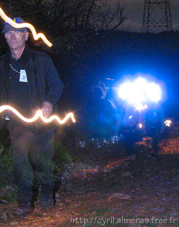 Faites sembant de rien, je suis poursuivi par un ovni...