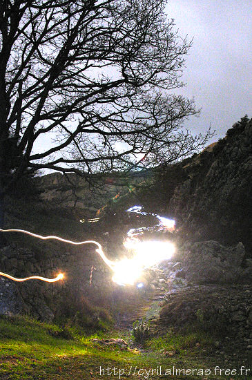 Lumières surnaturelles dans le vallon
