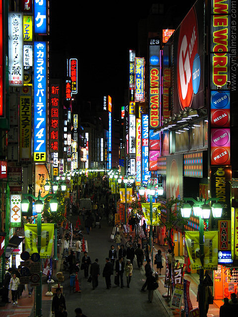 shinjuku tokyo de nuit, enseignes