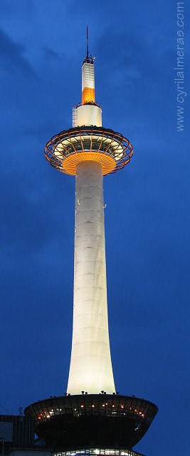 kyoto tower de nuit