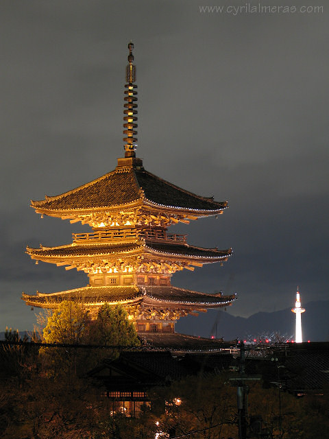 yasaka pagode et kyoto de nuit
