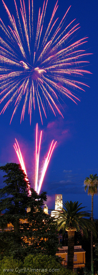 Feux artifices Grasse Panoramique vertical