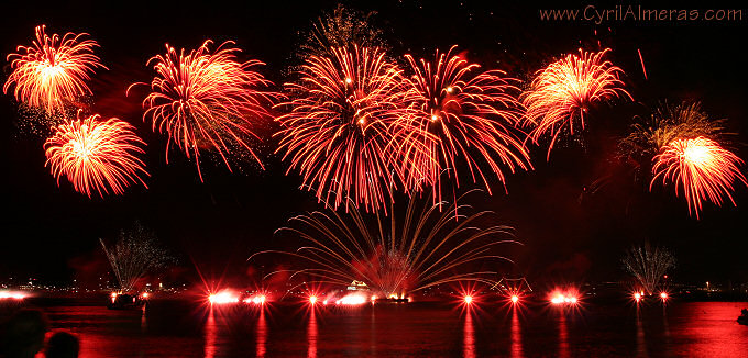 Pyrotechnie, etoiles rouges orange