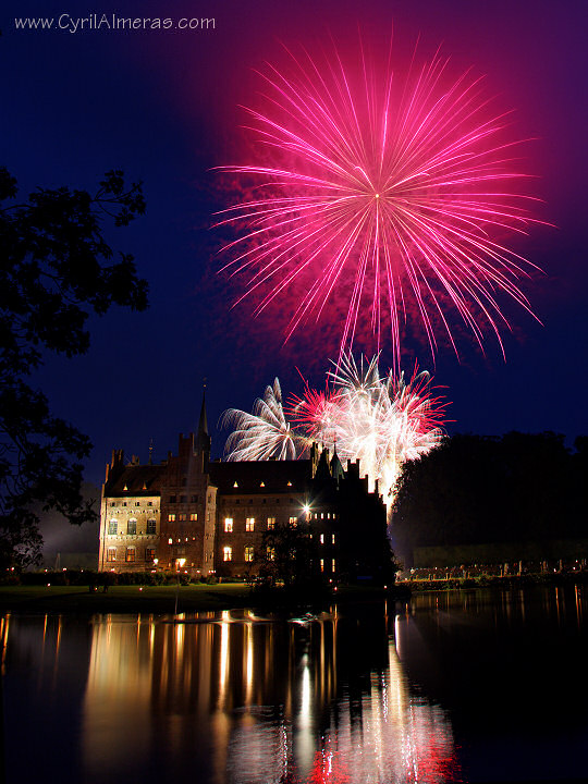denmark egeskov castle fireworks