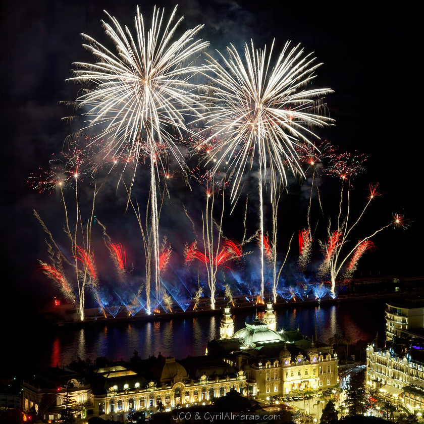 art pyrotechnique et projecteurs