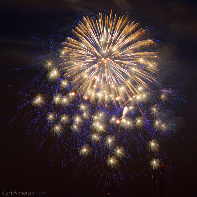 gold n blue fireworks