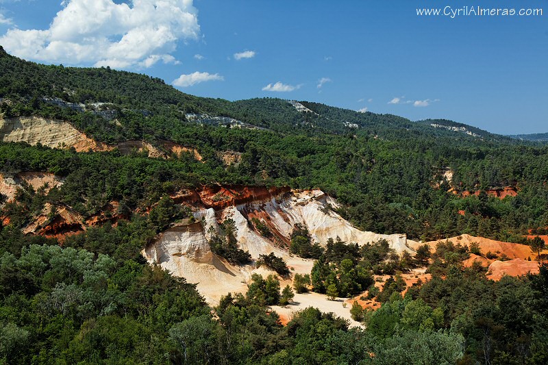 falaises ocres du roussillon vaucluse