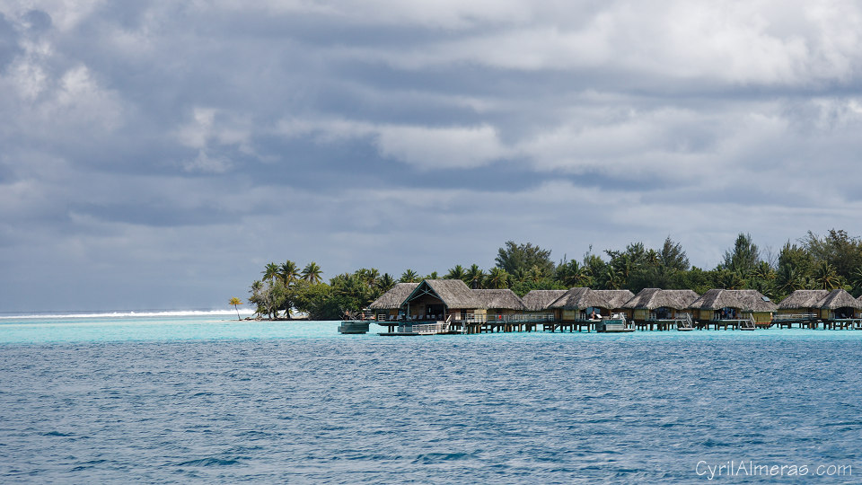 bungalow hotel dans lagon bora bora