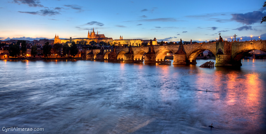 vltava praha charles bridge