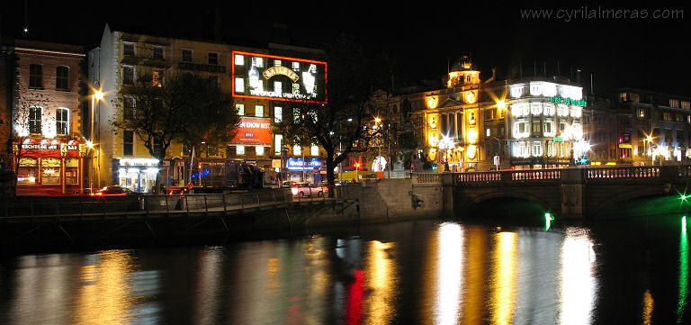 river liffey quai dublin reflets