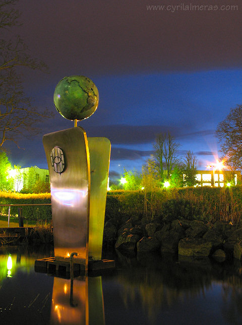 Globe terrestre, carte a puce, Sculpture