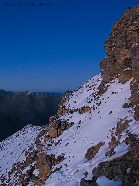traces dans la neige nuit