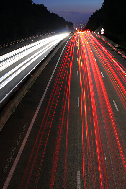 traces phares feux autoroute nuit
