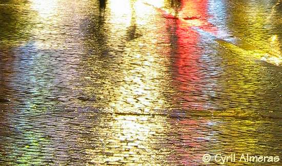 Reflets reflets sur paves