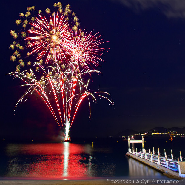 feu artifice baie cannes esterel ponton hotel martinez