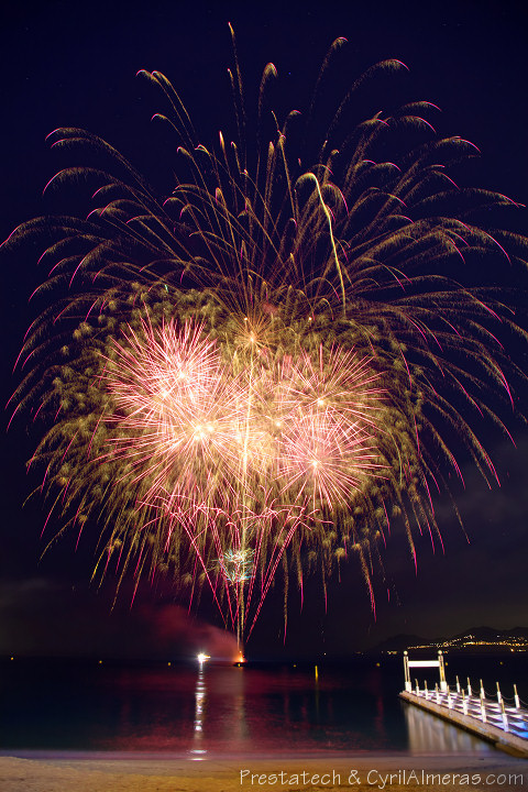bouquet final spectacle pyrotechnique mer esterel