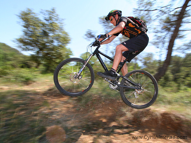 Saut Vtt Fond File Saut en VTT, fond filé