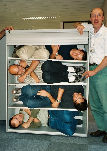 Blagues au bureau, armoire